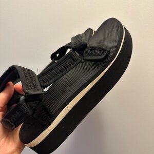 Teva Sandals Women’s Black/White